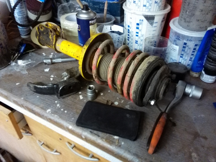 Ausgangsbasis...schön dreckig und vergammelt. Sowie alles am Auto.