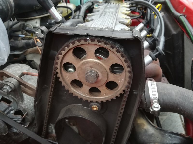 NockenwellenradOTMarkierung.jpg (208.32 KiB) 18152 mal betrachtet Kurbelwelle samt Nockenwelle und NW-Rad auf OT stellen, sicherheitshalber farblich markiert...