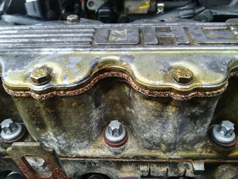 VentildeckeldichtungErneuert.jpg (362.21 KiB) 18152 mal betrachtet Zu guter Letzt alles wieder zusammen bauen, Ventildeckeldichtung ersetzen und natürlich die Zündung richtig einstellen...