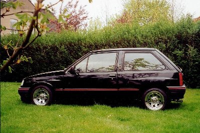 175/50 auf 7x13et25 vorne 10-15mm gezogen, hinten nur kanten umgelegt mit gewinde