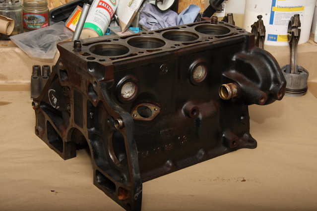 cors349.JPG (422.67 KiB) 22202 mal betrachtet Motorblock original