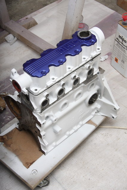 cors356.JPG (410.37 KiB) 30279 mal betrachtet Motorblock C13N in Signalweiß und Racingblue