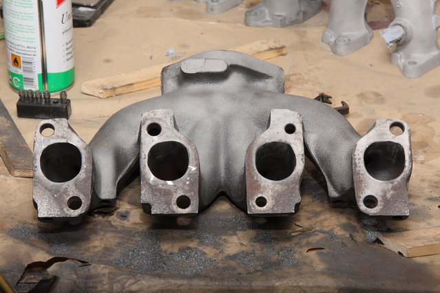 cors344.JPG (458.2 KiB) 26760 mal betrachtet Und die geweiteten Abgaskanäle