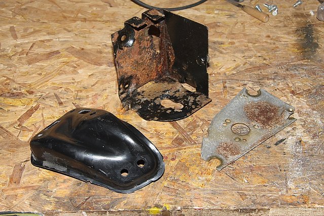 cors384.JPG (305.96 KiB) 62019 mal betrachtet Ein paar rostige Kleinteile