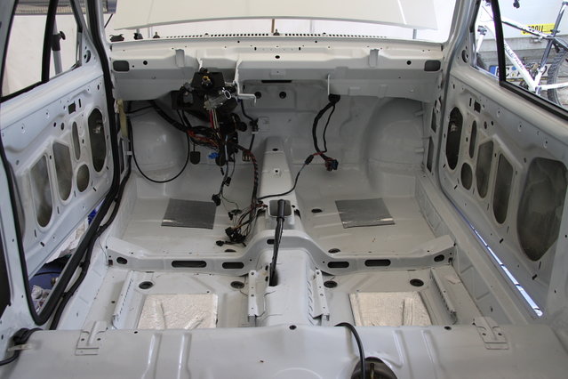 cors404.JPG (390.51 KiB) 47597 mal betrachtet Auch das Bodenblech etwas beruhigt