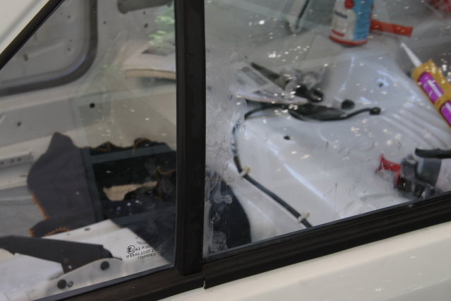 cors407.JPG (288.89 KiB) 63003 mal betrachtet Und beim Einbau auch schön verschmoddert, wozu hab ich sie eigentlich vorher geputzt? ^^