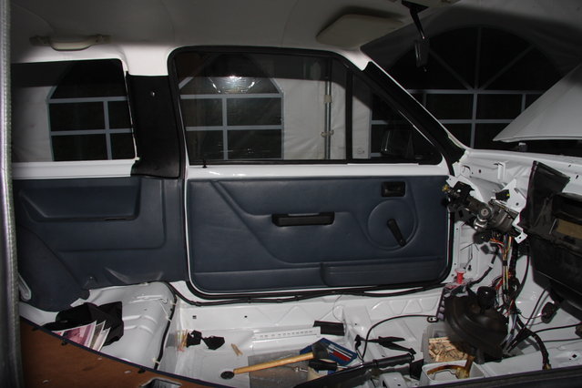 cors453.JPG (360.96 KiB) 55320 mal betrachtet Und die Fahrertür ist auch endlich fertig.