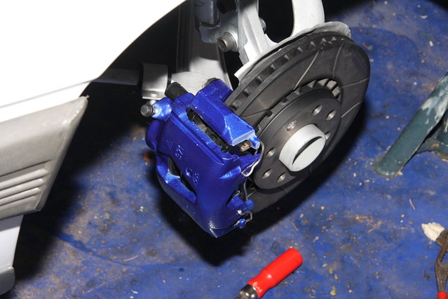 cors463.JPG (413.9 KiB) 56025 mal betrachtet lecker lecker. 256x24 auf nem Corsa sieht immer gut aus