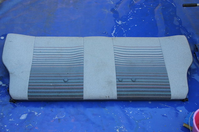 cors483.JPG (457.53 KiB) 80370 mal betrachtet Rücksitzbank vorher...