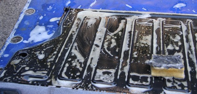 cors484.JPG (334.53 KiB) 80370 mal betrachtet Auch wenn mans schwer erkennt. Auch die Rückseite war krass dreckig...bäh...